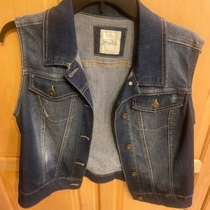 Sleeveless Jean Jacket